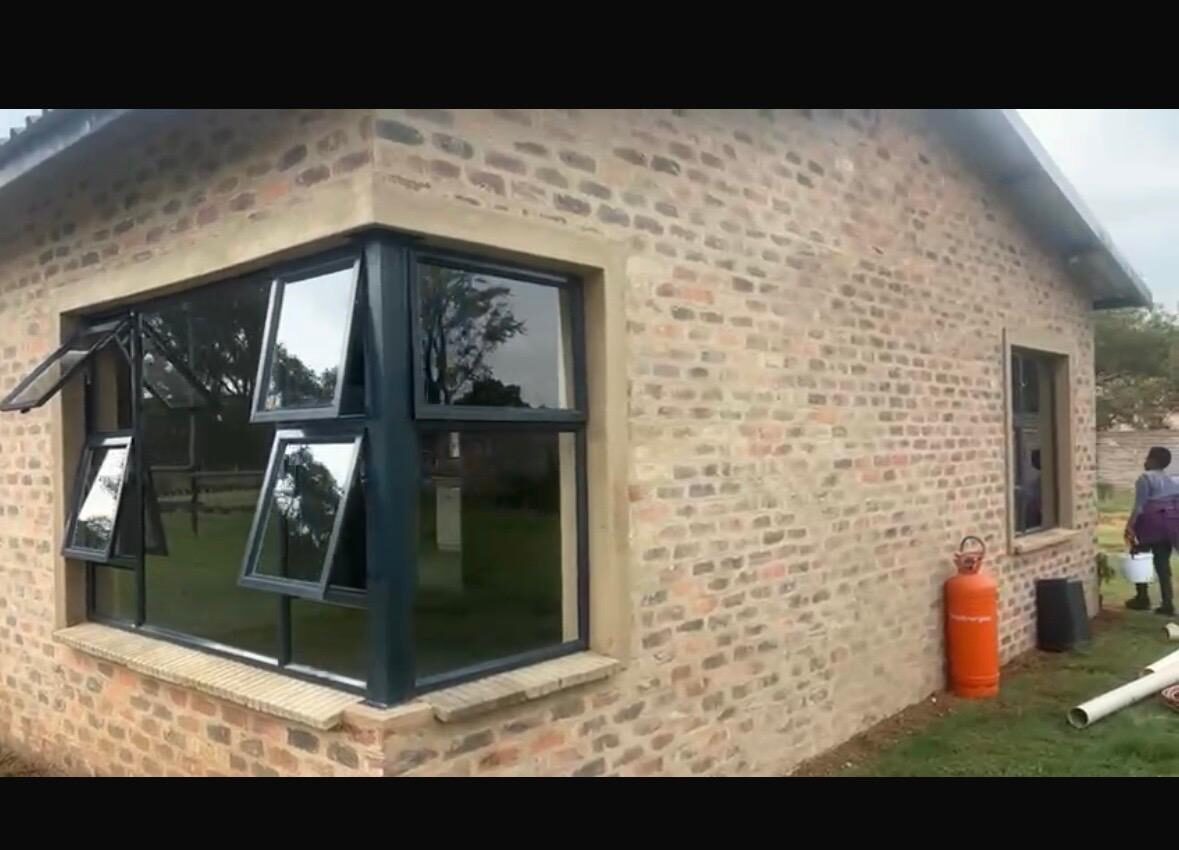 Brick home corner window detail
